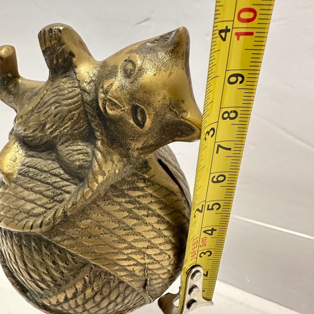 Vintage‎ Brass Cat on Yarn Ball Figurine Playful Kitten Statue Metal Bank Decor - Picture 11 of 12